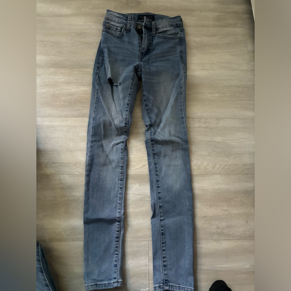Aeropostale skinny jeans with 1 rip